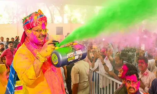 CM भजनलाल शर्मा ने दी होली की शुभकामनाएं, अपने आवास पर होली स्नेह मिलन का किया आयोजन CM भजनलाल शर्मा ने दी होली की शुभकामनाएं, अपने आवास पर होली स्नेह मिलन का किया आयोजन