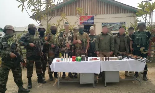 Manipur: सुरक्षा बलों ने संयुक्त अभियान में हथियार, गोला-बारूद और विस्फोटक बरामद किए