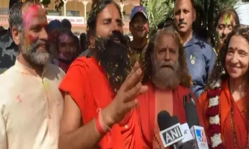 विश्व युद्ध नहीं, योग के मार्ग पर आगे बढ़ेगा: Holi पर बाबा रामदेव विश्व युद्ध नहीं, योग के मार्ग पर आगे बढ़ेगा: Holi पर बाबा रामदेव