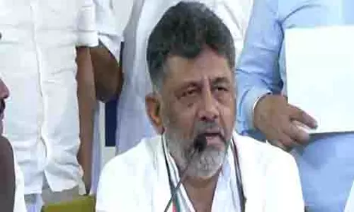 पानी की कीमत में एक पैसा प्रति लीटर की बढ़ोतरी पर विचार किया जा रहा: DCM DK शिवकुमार पानी की कीमत में एक पैसा प्रति लीटर की बढ़ोतरी पर विचार किया जा रहा: DCM DK शिवकुमार