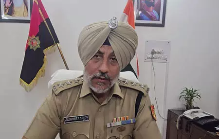 चंडीगढ़ में जीरकपुर बैरियर पर सड़क हादसा, तीन की मौत, आरोपी गिरफ्तार चंडीगढ़ में जीरकपुर बैरियर पर सड़क हादसा, तीन की मौत, आरोपी गिरफ्तार