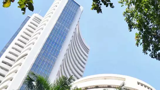 Stock Market में गिरावट के बीच इस स्टॉक ने दिया लाखों का मुनाफा Stock Market में गिरावट के बीच इस स्टॉक ने दिया लाखों का मुनाफा