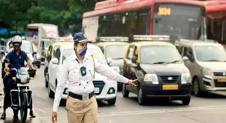 होली के दौरान ट्रैफिक नियम तोड़ने वालों पर सख्ती, 1.79 करोड़ के 17,495 चालान जारी होली के दौरान ट्रैफिक नियम तोड़ने वालों पर सख्ती, 1.79 करोड़ के 17,495 चालान जारी