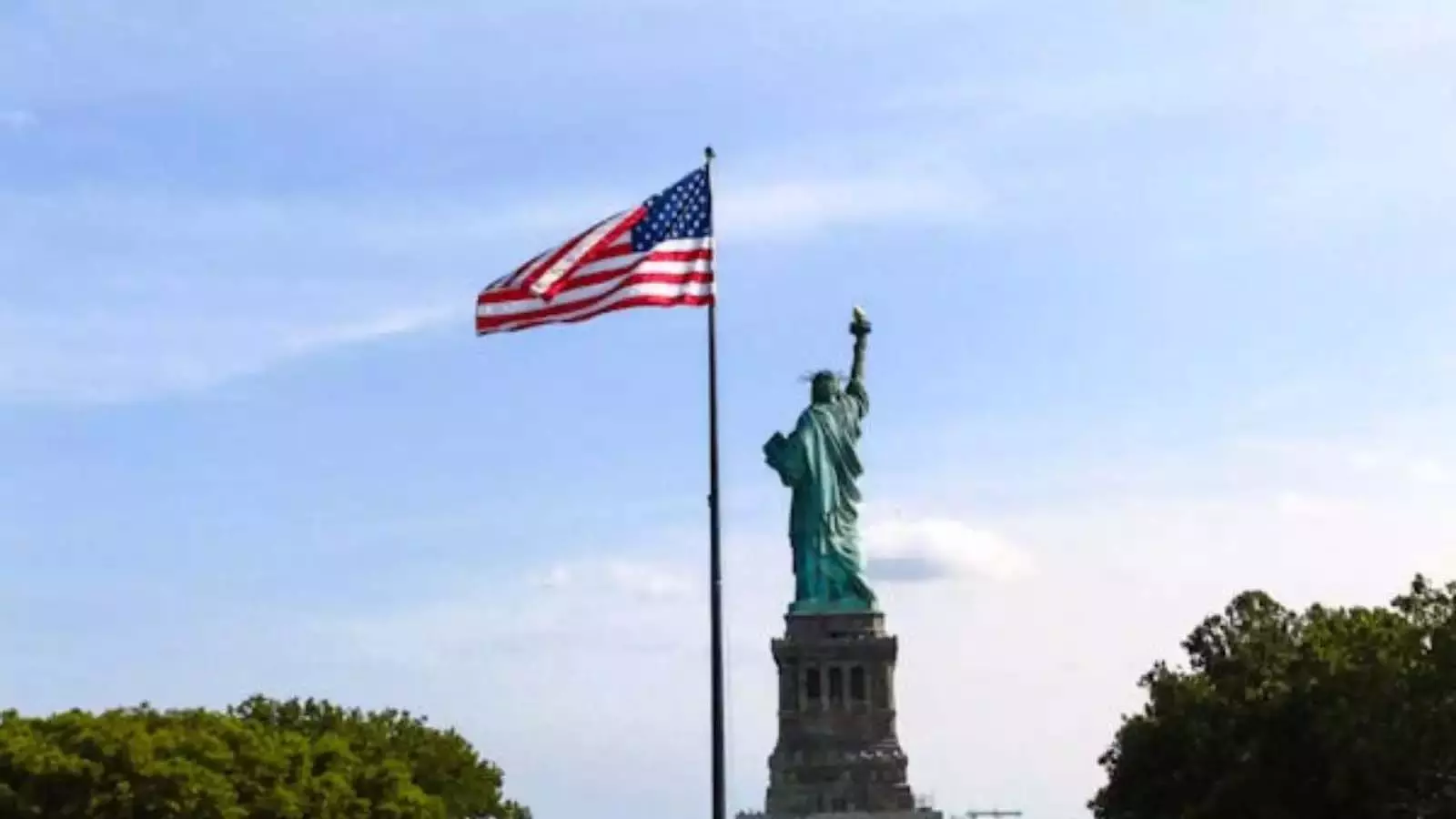 America में भारतीयों की स्थायी निवास की उम्मीदें टूटी? America में भारतीयों की स्थायी निवास की उम्मीदें टूटी?