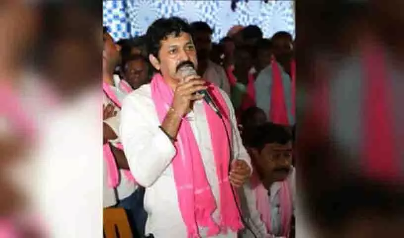 Pochampalli श्रीनिवास रेड्डी पूछताछ के लिए पुलिस के सामने पेश हुए Pochampalli श्रीनिवास रेड्डी पूछताछ के लिए पुलिस के सामने पेश हुए