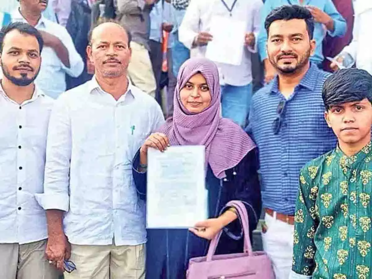 मजदूर की बेटी तस्लीमा फातिमा ने Telangana में जूनियर लेक्चरर भर्ती परीक्षा में टॉप किया मजदूर की बेटी तस्लीमा फातिमा ने Telangana में जूनियर लेक्चरर भर्ती परीक्षा में टॉप किया