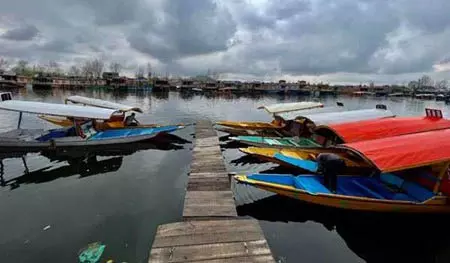 J&K में भारी बारिश, कुपवाड़ा के कुछ हिस्सों में स्कूल बंद J&K में भारी बारिश, कुपवाड़ा के कुछ हिस्सों में स्कूल बंद