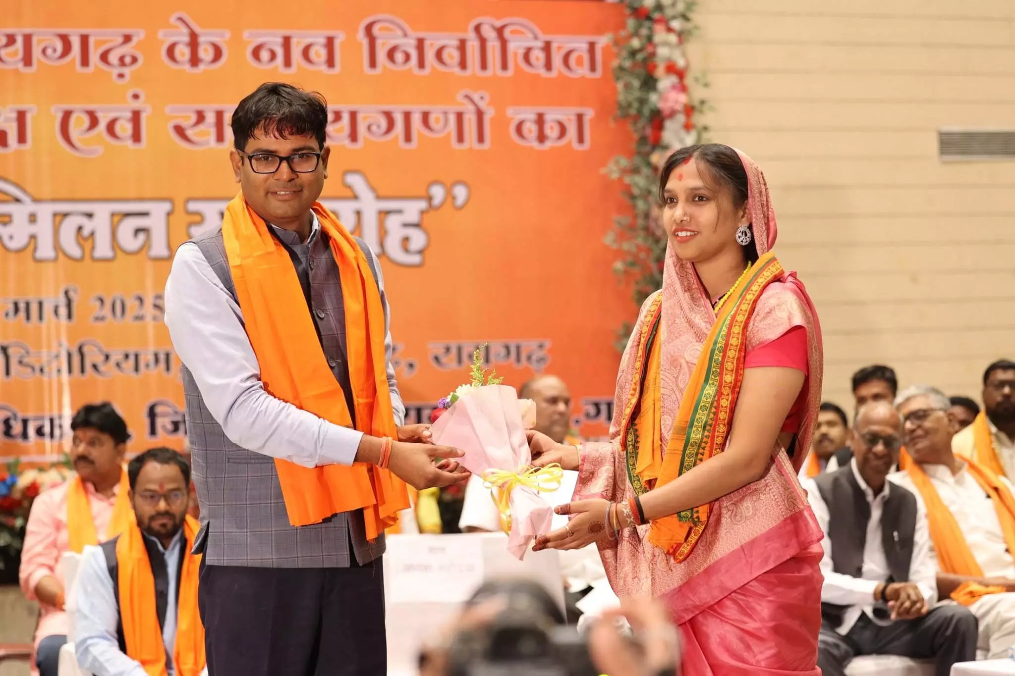 जिला पंचायत रायगढ़ की नव निर्वाचित अध्यक्ष शिखा रविन्द्र गबेल ने ली शपथ, मौजूद रहे मंत्री ओपी चौधरी जिला पंचायत रायगढ़ की नव निर्वाचित अध्यक्ष शिखा रविन्द्र गबेल ने ली शपथ, मौजूद रहे मंत्री ओपी चौधरी