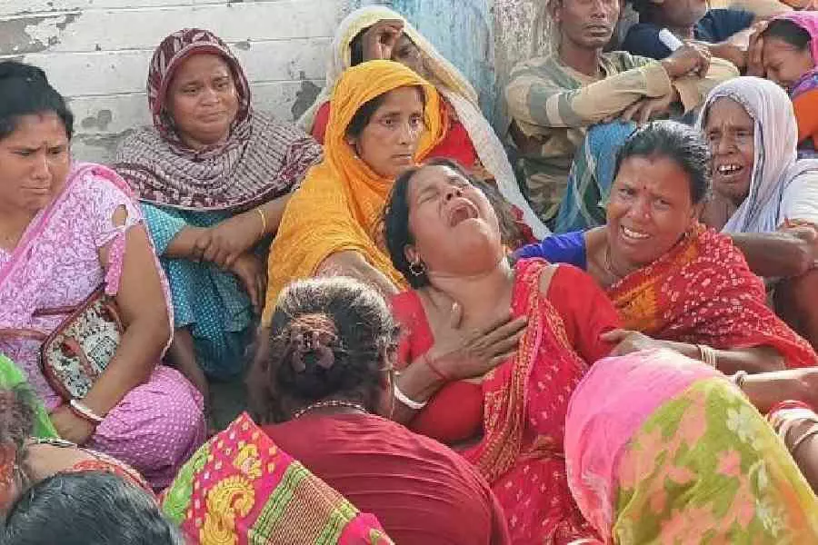 नादिया में SUV के अनियंत्रित होकर तीन ई-रिक्शा से टकराने से सात लोगों की मौत नादिया में SUV के अनियंत्रित होकर तीन ई-रिक्शा से टकराने से सात लोगों की मौत