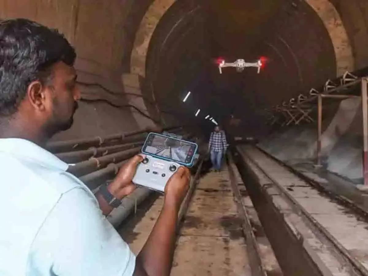 Nagarkurnool: खोज में तेजी लाने के लिए ‘स्वायत्त हाइड्रोलिक संचालित रोबोट’ तैनात किया गया Nagarkurnool: खोज में तेजी लाने के लिए ‘स्वायत्त हाइड्रोलिक संचालित रोबोट’ तैनात किया गया