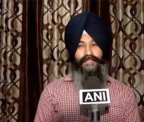हमलावर ने श्रद्धालुओं और स्वर्ण मंदिर के कर्मचारी पर लोहे की रॉड से हमला किया: SGPC अधिकारी हमलावर ने श्रद्धालुओं और स्वर्ण मंदिर के कर्मचारी पर लोहे की रॉड से हमला किया: SGPC अधिकारी