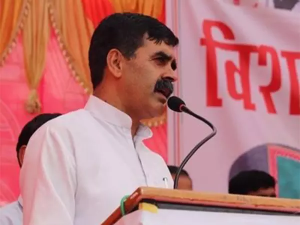हिमाचल के बिलासपुर में पूर्व कांग्रेस MLA बंबर ठाकुर को गोली मारी गई, जांच के आदेश हिमाचल के बिलासपुर में पूर्व कांग्रेस MLA बंबर ठाकुर को गोली मारी गई, जांच के आदेश