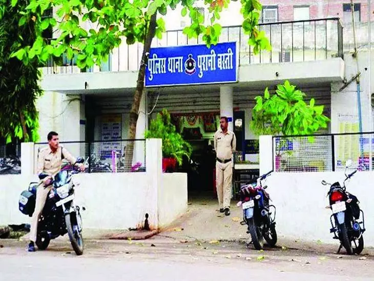 रायपुर : पालतू कुत्ते के हमले से पुलिसकर्मी का बेटा घायल, FIR दर्ज रायपुर : पालतू कुत्ते के हमले से पुलिसकर्मी का बेटा घायल, FIR दर्ज
