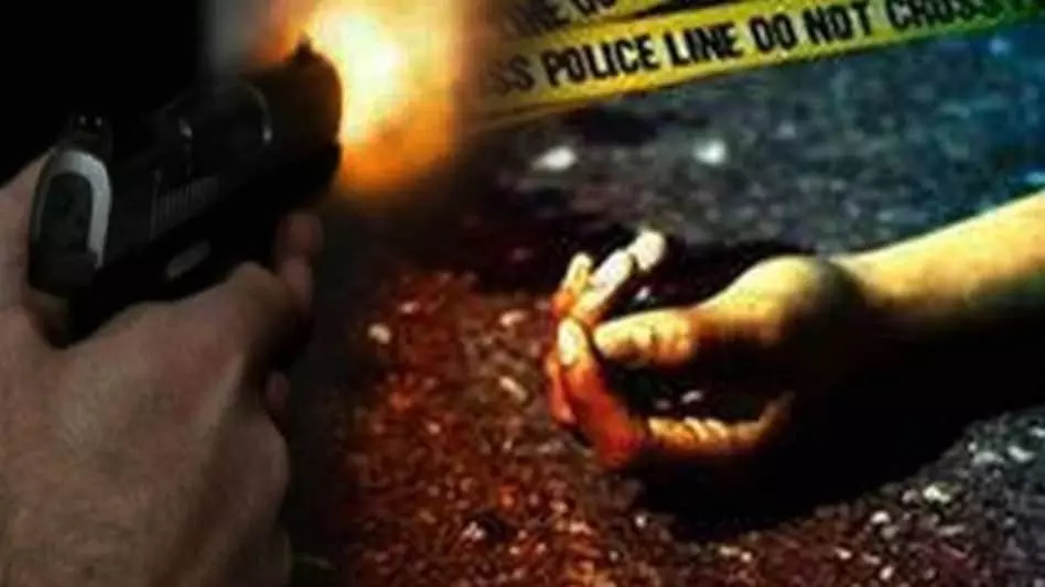 Varanasi: डेकाेरेशन व्यापारी को घर से बुलाकर गोली मारकर हत्या Varanasi: डेकाेरेशन व्यापारी को घर से बुलाकर गोली मारकर हत्या