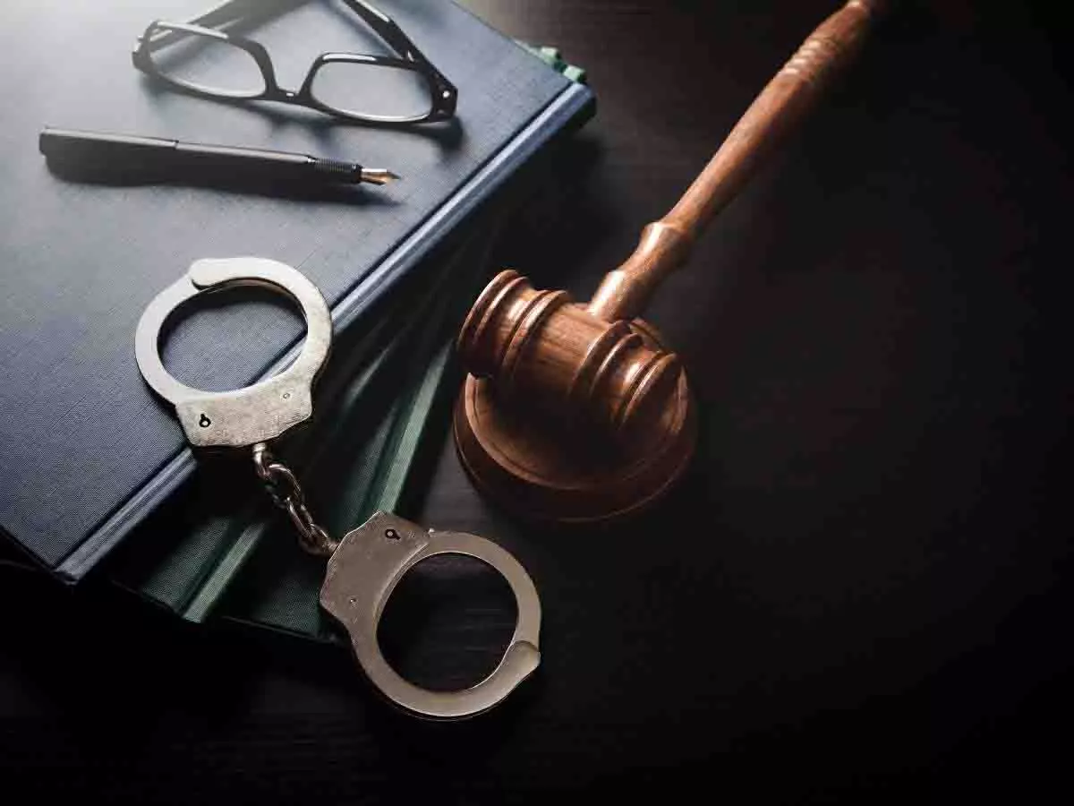 Hyderabad: दो अंतरराज्यीय तस्कर गिरफ्तार, 28.50 लाख रुपये का गांजा जब्त Hyderabad: दो अंतरराज्यीय तस्कर गिरफ्तार, 28.50 लाख रुपये का गांजा जब्त