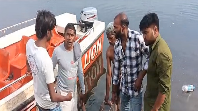यमुना और कुंडों में नहाने के दौरान हादसा: नौ लोग डूबे, तीन की मौत, एक लापता यमुना और कुंडों में नहाने के दौरान हादसा: नौ लोग डूबे, तीन की मौत, एक लापता