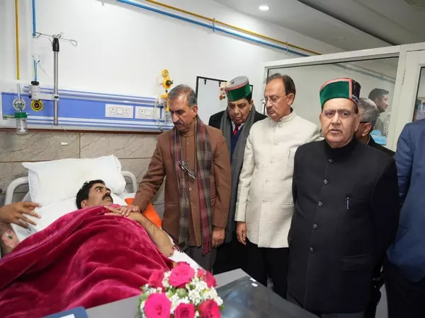 हिमाचल प्रदेश के CM ने पूर्व कांग्रेस विधायक बंबर ठाकुर का कुशलक्षेम पूछा हिमाचल प्रदेश के CM ने पूर्व कांग्रेस विधायक बंबर ठाकुर का कुशलक्षेम पूछा