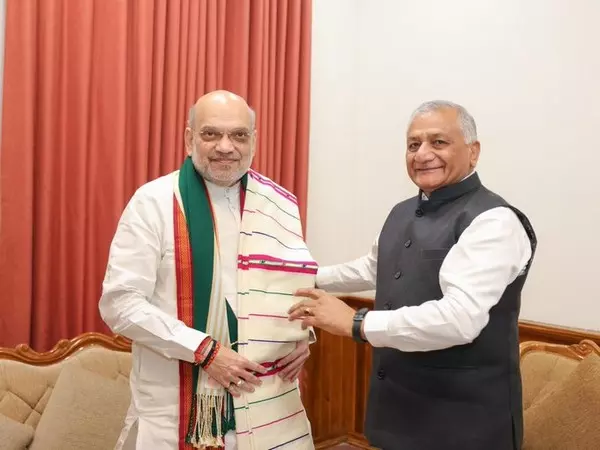 केंद्रीय गृह मंत्री अमित शाह ने आइजोल में मिजोरम के राज्यपाल VK सिंह से मुलाकात की केंद्रीय गृह मंत्री अमित शाह ने आइजोल में मिजोरम के राज्यपाल VK सिंह से मुलाकात की