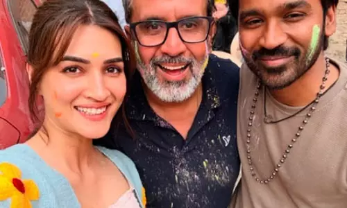 कृति सेनन और धनुष ‘तेरे इश्क में’ के सेट पर होली के रंगों में हुए सराबोर कृति सेनन और धनुष ‘तेरे इश्क में’ के सेट पर होली के रंगों में हुए सराबोर