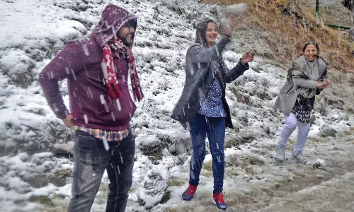 पिछले एक दशक में 15.3 करोड़ से अधिक पर्यटकों ने जम्मू और कश्मीर का दौरा किया