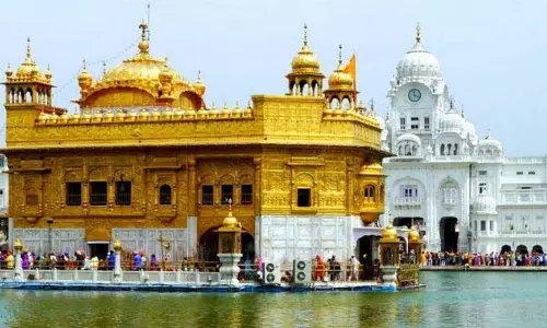 Amritsar स्वर्ण मंदिर में रॉड से हमला करने वाला व्यक्ति गिरफ्तार