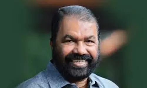 Kerala : चिलचिलाती धूप में काम कर रहे सुरक्षाकर्मियों की सुरक्षा Kerala : चिलचिलाती धूप में काम कर रहे सुरक्षाकर्मियों की सुरक्षा