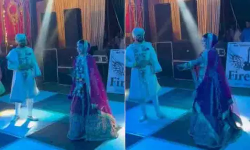 पंजाबी गाने पर दुल्हन का डांस का VIDEO हुआ वायरल, एकटक देखता रहा दूल्हा पंजाबी गाने पर दुल्हन का डांस का VIDEO हुआ वायरल, एकटक देखता रहा दूल्हा