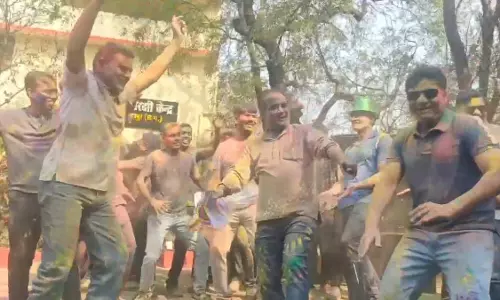 दबंग फिल्म के गाने पर झूमे रायपुर SSP और कलेक्टर दबंग फिल्म के गाने पर झूमे रायपुर SSP और कलेक्टर