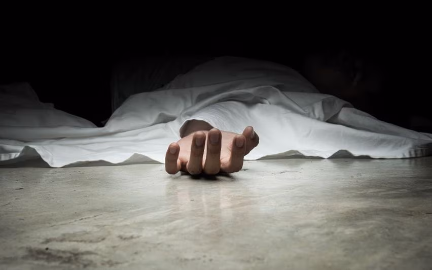 Kerala में पंचायत कर्मचारी और उसकी बेटी ने ट्रेन के आगे कूदकर आत्महत्या कर ली