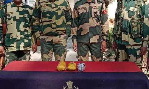 BSF ने अमृतसर सेक्टर से 1.7 किलोग्राम हेरोइन जब्त की BSF ने अमृतसर सेक्टर से 1.7 किलोग्राम हेरोइन जब्त की