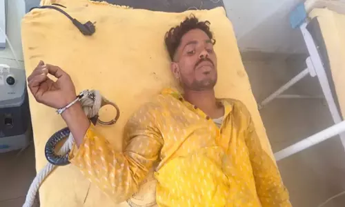 BIG BREAKING: पुलिस अफसर को मारने वाले आरोपी का एनकाउंटर, पुलिस की गाड़ी पलटी