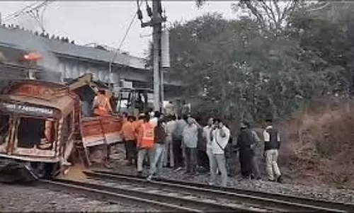 Maharashtra जलगांव जिले में अमरावती एक्सप्रेस ने ट्रक को टक्कर मारी Maharashtra जलगांव जिले में अमरावती एक्सप्रेस ने ट्रक को टक्कर मारी