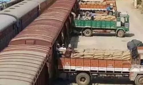 चालू वित्त वर्ष में रेलवे की माल ढुलाई बढ़कर 1,465 मीट्रिक टन हुई चालू वित्त वर्ष में रेलवे की माल ढुलाई बढ़कर 1,465 मीट्रिक टन हुई