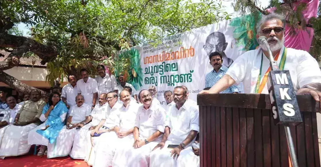 Kerala : महात्मा गांधी द्वारा लगाए गए पेड़ के नीचे खड़े होकर तुषार गांधी ने कहा Kerala : महात्मा गांधी द्वारा लगाए गए पेड़ के नीचे खड़े होकर तुषार गांधी ने कहा