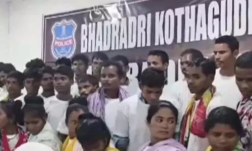 64 माओवादियों ने किया सरेंडर, छग-तेलंगाना बॉर्डर में थे सक्रिय 64 माओवादियों ने किया सरेंडर, छग-तेलंगाना बॉर्डर में थे सक्रिय