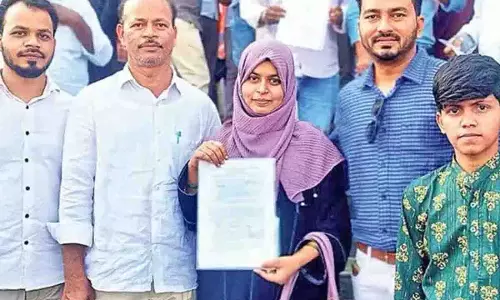 मजदूर की बेटी तस्लीमा फातिमा ने Telangana में जूनियर लेक्चरर भर्ती परीक्षा में टॉप किया मजदूर की बेटी तस्लीमा फातिमा ने Telangana में जूनियर लेक्चरर भर्ती परीक्षा में टॉप किया