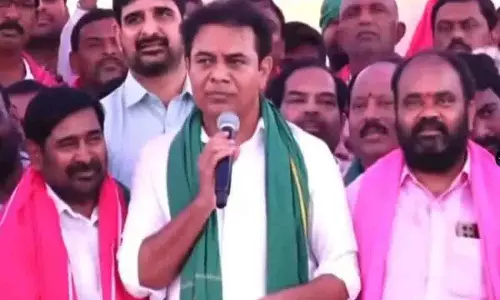 BRS ने विधानसभा से विधायक के निलंबन के खिलाफ प्रदर्शन किया BRS ने विधानसभा से विधायक के निलंबन के खिलाफ प्रदर्शन किया