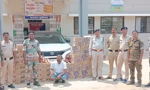गोदाम में डंप करके रखा था ढाई लाख की शराब, ढाबा मालिक अरेस्ट गोदाम में डंप करके रखा था ढाई लाख की शराब, ढाबा मालिक अरेस्ट