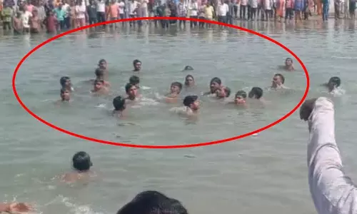 नदी में नाव पलटी: 3 लोगों की मौत, जानें कैसे हुआ ये सब नदी में नाव पलटी: 3 लोगों की मौत, जानें कैसे हुआ ये सब
