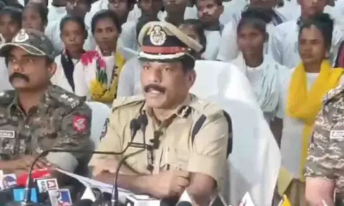 Bhadradri Kothagudem में 64 माओवादियों ने आत्मसमर्पण किया Bhadradri Kothagudem में 64 माओवादियों ने आत्मसमर्पण किया
