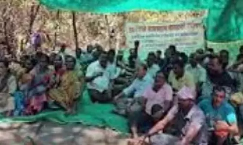 जिला कलेक्टर द्वारा खदान संचालन रोके जाने के बाद Khanyale के ग्रामीणों ने भूख हड़ताल समाप्त की
