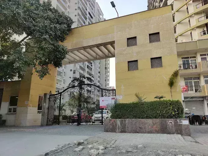Ghaziabad: गार्डेनिया गीतांजलि सोसायटी पर दूसरा नोटिस चस्पा किया गया