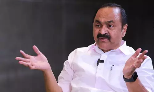 विपक्षी नेता VD सतीसन ने कडक्कल मंदिर उत्सव में पुष्पने अरियामो के प्रस्तुतीकरण की आलोचना की