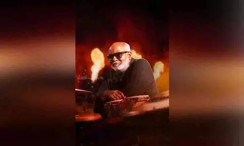 MM कीरवानी 83 कलाकारों के ऑर्केस्ट्रा के साथ हैदराबाद में भव्य ‘ना टूर’ कॉन्सर्ट के लिए तैयार MM कीरवानी 83 कलाकारों के ऑर्केस्ट्रा के साथ हैदराबाद में भव्य ‘ना टूर’ कॉन्सर्ट के लिए तैयार