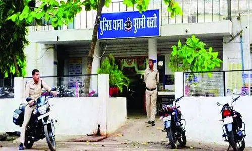 रायपुर : पालतू कुत्ते के हमले से पुलिसकर्मी का बेटा घायल, FIR दर्ज रायपुर : पालतू कुत्ते के हमले से पुलिसकर्मी का बेटा घायल, FIR दर्ज