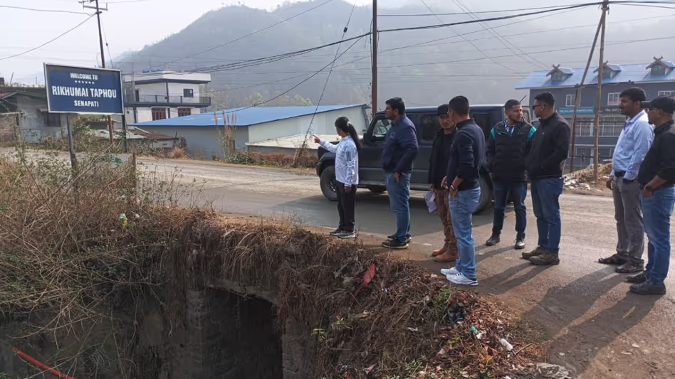Manipur में मानसून की बाढ़ को रोकने के लिए राजमार्गों पर अतिक्रमण पर कार्रवाई Manipur में मानसून की बाढ़ को रोकने के लिए राजमार्गों पर अतिक्रमण पर कार्रवाई
