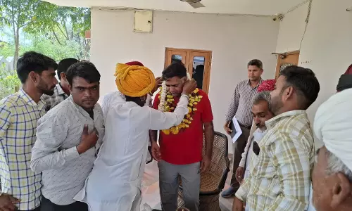 Ajmer : होली के पावन पर्व के अवसर पर जल संसाधन मंत्राी सुरेश सिंह रावत का स्नेहिल मिलन