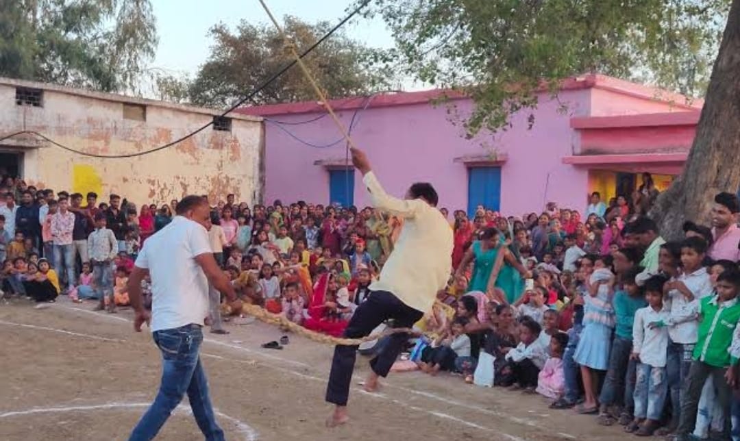 Holi पर अनूठी परंपरा: होली की धुरेड़ी पर वीरबम बोल मेला स्पेशल