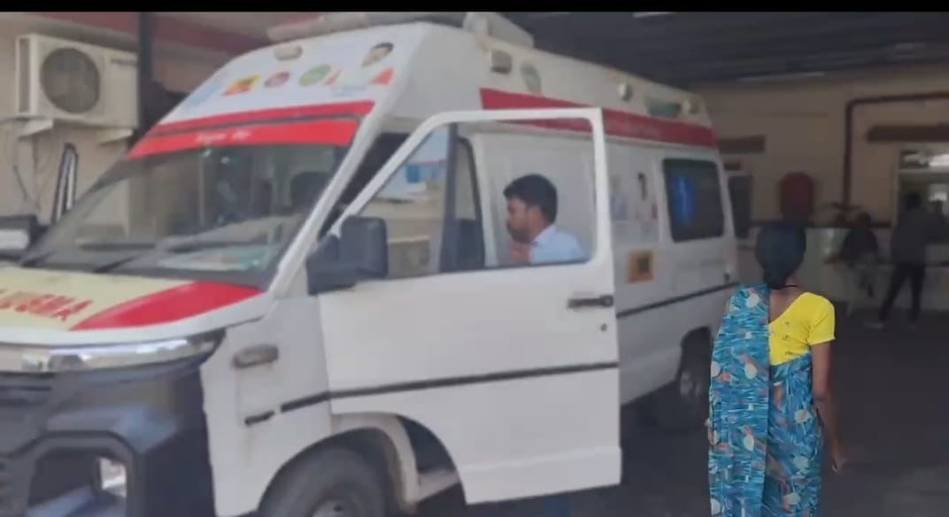 Bhopal से कार से आए 5 लोगों ने घर में घुसकर मारी तलवारें, घायल जिला अस्पताल में भर्ती