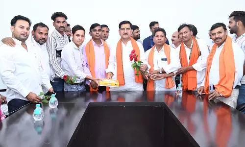 नवनिर्वाचित जनप्रतिनिधियों का संसदीय कार्यालय में स्वागत: तोखन साहू